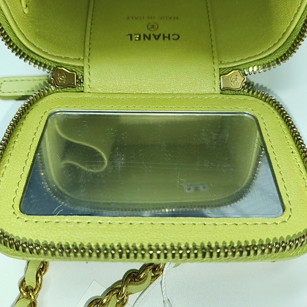Authenticated pre-owned VANITY CASE Small Quilted Lambskin Green - Shoulder Bag at Looply