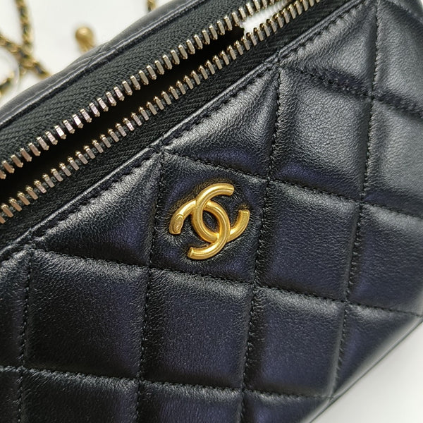 VANITY CASE Small Quilted Lambskin Black