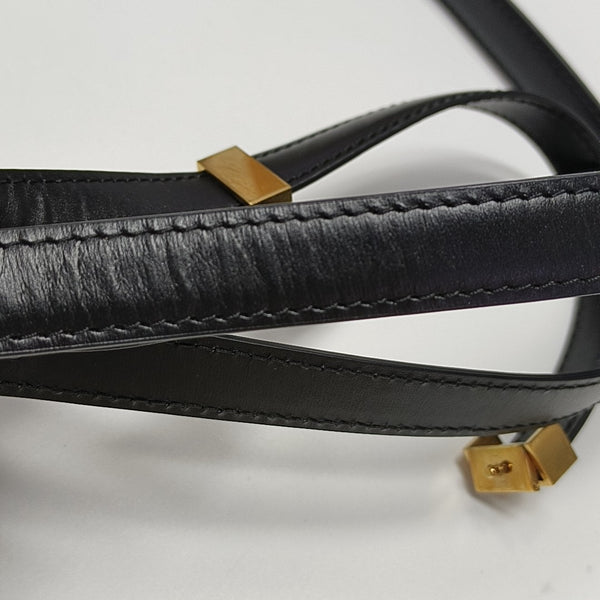 CLASSIC BOX Medium Calfskin Black