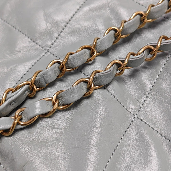 CHANEL 22 Small Quilted Calfskin Green
