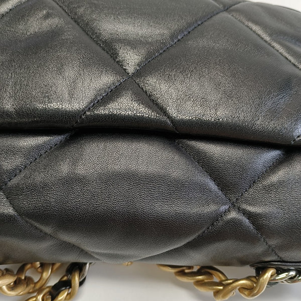CHANEL 19 Pequeño Piel de Cordero Acolchada Negro