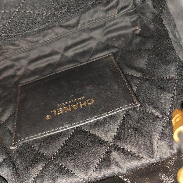 CHANEL 22 Mini Quilted Calfskin Black