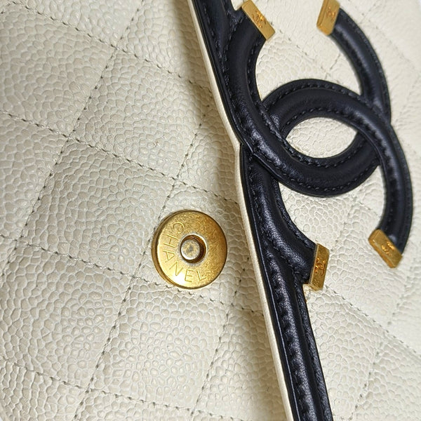 Authenticated pre-owned FILIGREE Quilted Grained Calfskin White - Crossbody Bag at Looply