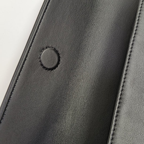 TRIANGLE Calfskin Black