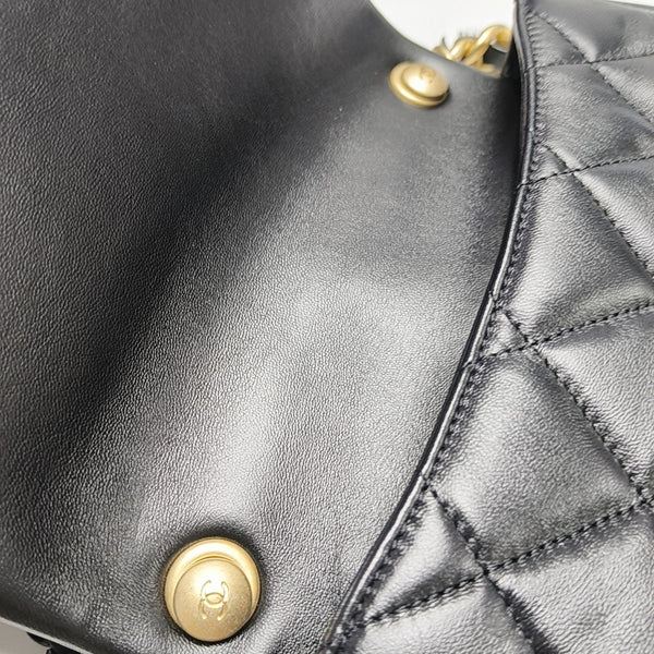 CLASSIC FLAP Piel de cordero acolchada negra