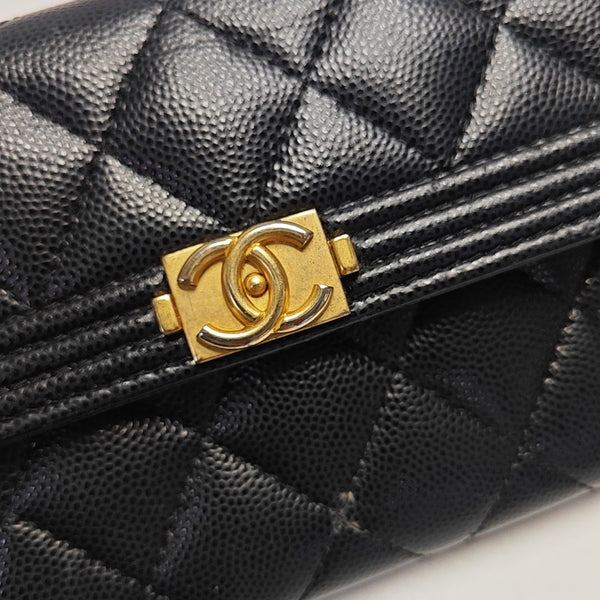 Cartera Boy Chanel de Piel de Becerro Granulada Acolchada Negra