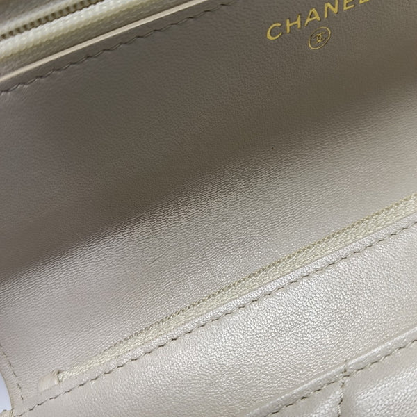 CHANEL 19 WOC Quilted Lambskin Beige