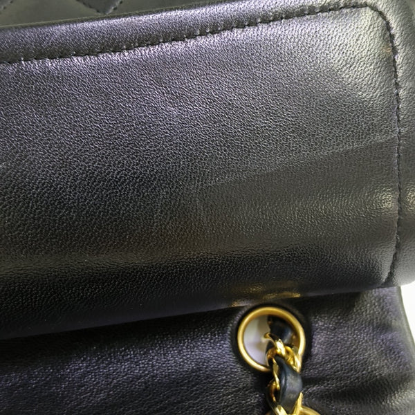 CLASSIC FLAP Medium Quilted Lambskin Black