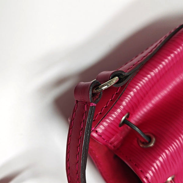 Authenticated pre-owned NOÉ Nano Epi Red - Bucket Bag at Looply