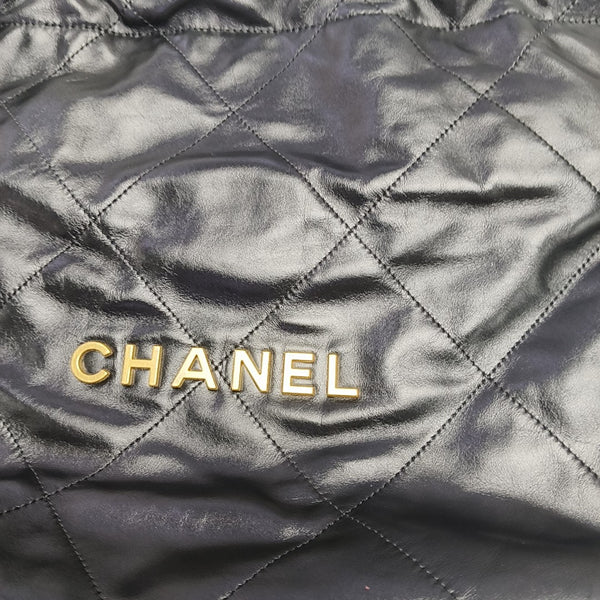 CHANEL 22 Small Quilted Calfskin Black