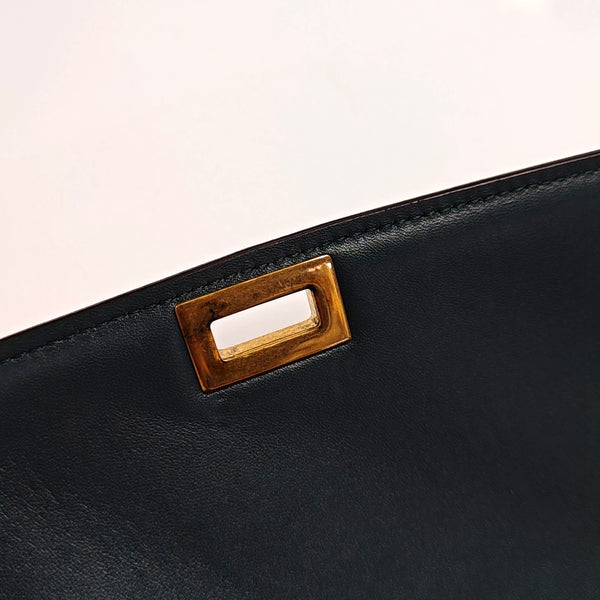 Authenticated pre-owned CLASSIC BOX Medium Calfskin Green - Shoulder Bag at Looply
