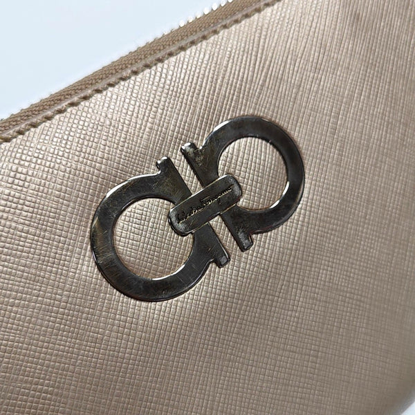 Authenticated pre-owned Gancini Calfskin Beige Wallet - Wallet at Looply