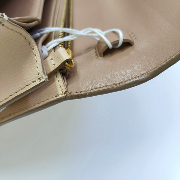 CLASSIC BOX Medium Calfskin Beige