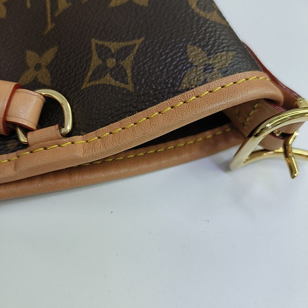 CARRYALL MM Monogram Coated Canvas Brown