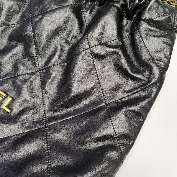 CHANEL 22 Medium Quilted Calfskin Black