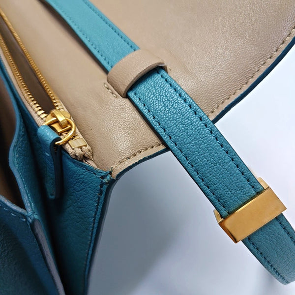 Authenticated pre-owned CLASSIC BOX Medium Calfskin Blue - Shoulder Bag at Looply