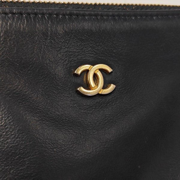 CHANEL 22 Small Quilted Calfskin Black