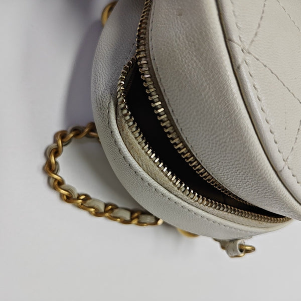 ROUND Quilted Lambskin White