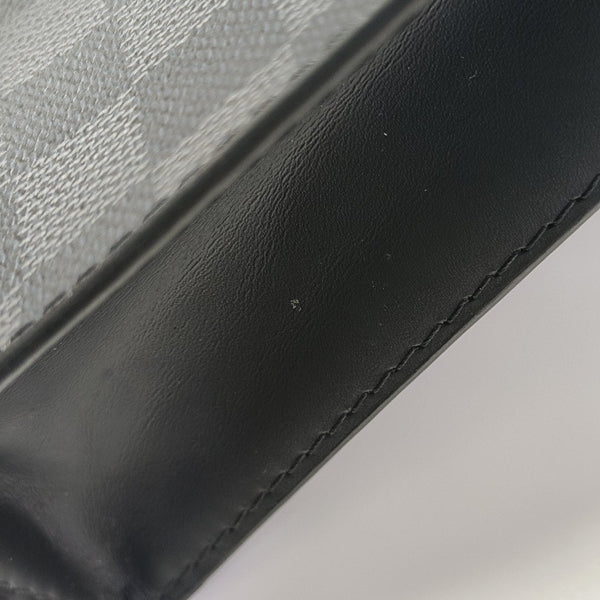 Pochette Voyag MM Damier Graphite Coated Canvas Gray
