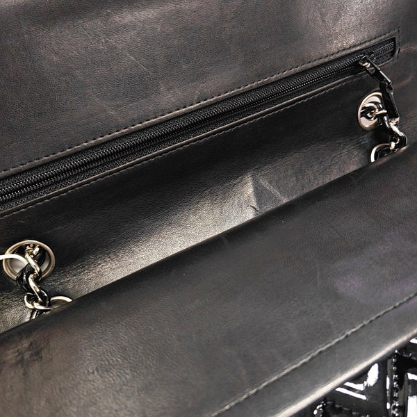 Authenticated pre-owned CLASSIC FLAP Medium Quilted Patent Leather Black - Shoulder Bag at Looply