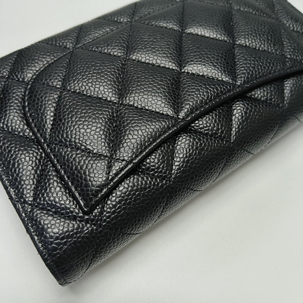Authenticated pre-owned CLASSIC FLAP Quilted Grained Calfskin Black - Shoulder Bag at Looply