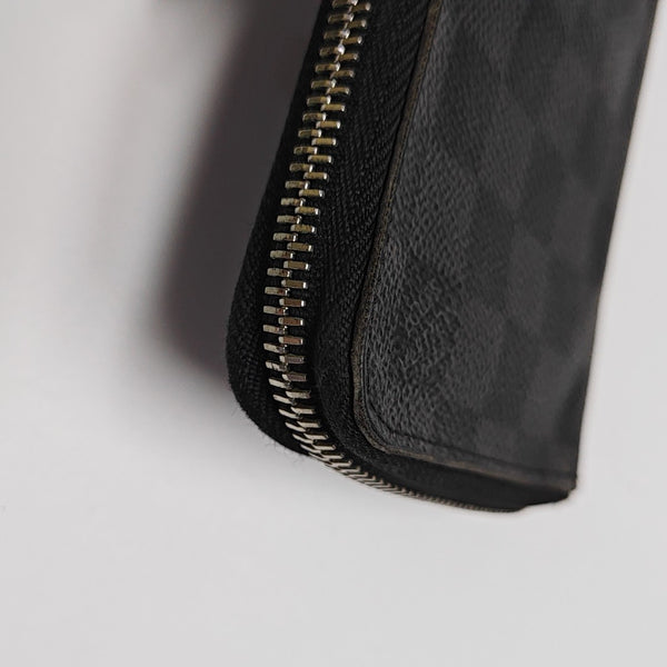 ZIPPY Damier Graphite Coated Canvas Gray Wallet