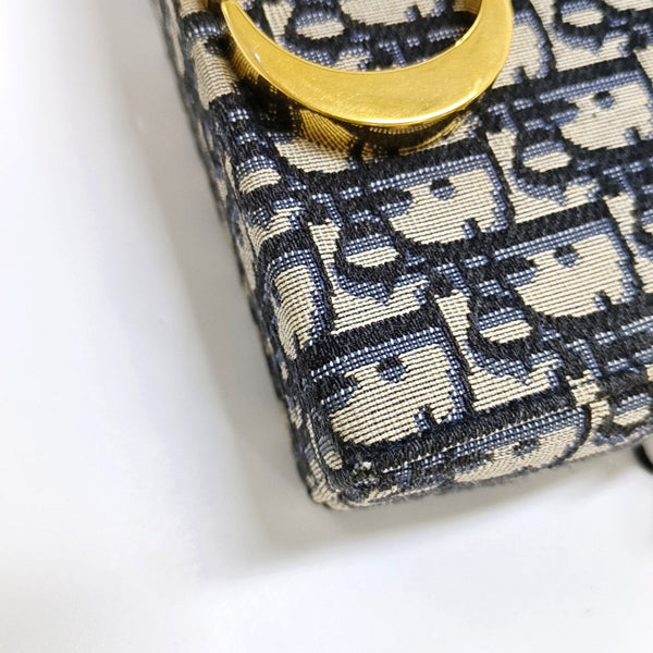 Authenticated pre-owned 30 Montaigne Oblique Canvas Blue - Clutch at Looply