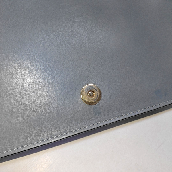Authenticated pre-owned Rockstud Calfskin Blue - Clutch at Looply