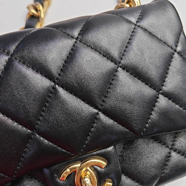 CLASSIC FLAP Quilted Lambskin Black
