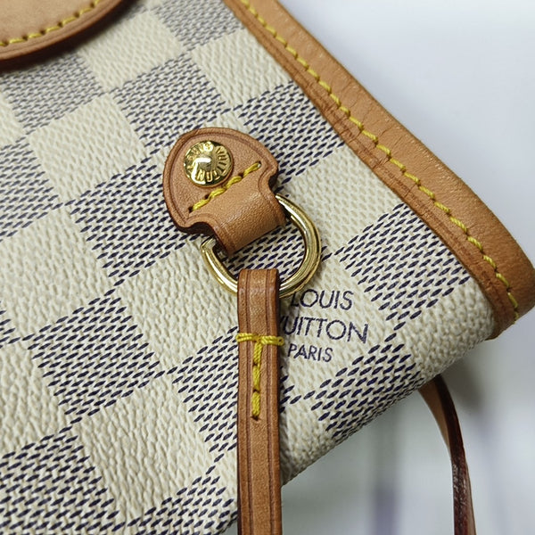 NEVERFULL PM Lona revestida Damier Azur Blanca