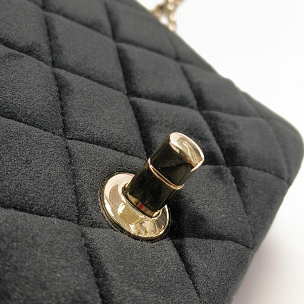 CLASSIC FLAP Mini Quilted Velvet Black