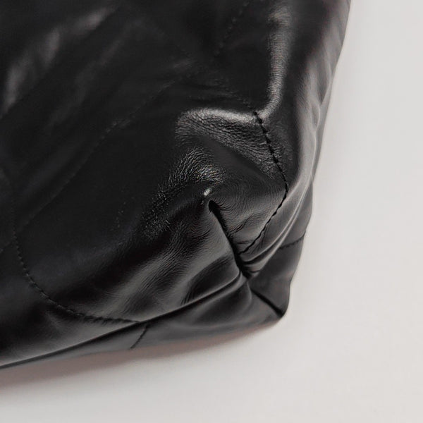 CHANEL 22 Medium Quilted Calfskin Black
