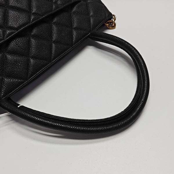 Authenticated pre-owned MEDALLION Quilted Calfskin Black - Shoulder Bag at Looply