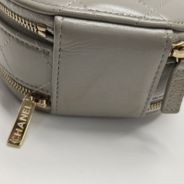 ROUND Quilted Lambskin Gray