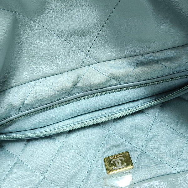 CHANEL 22 Medium Quilted Calfskin Green