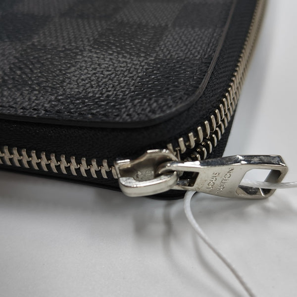 ZIPPY Damier Graphite Coated Canvas Gray