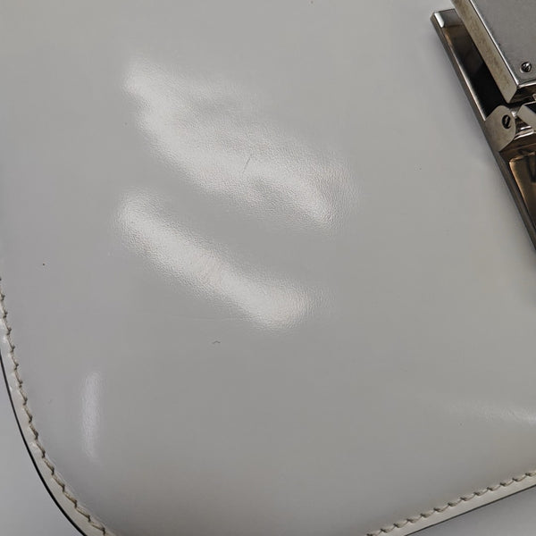 CLASSIC BOX Medium Calfskin White