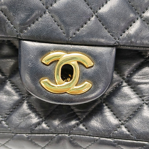 Authenticated pre-owned CLASSIC FLAP Quilted Lambskin Black - Shoulder Bag at Looply