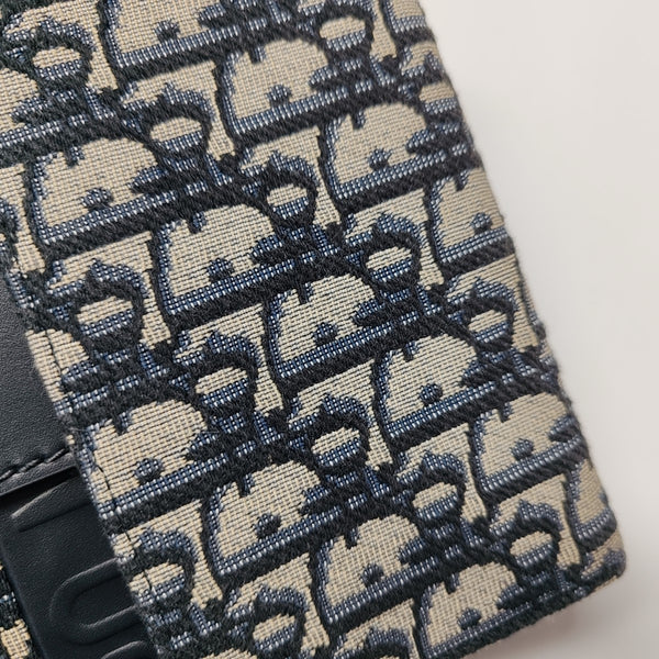30 Montaigne Mini Oblique Canvas Blue