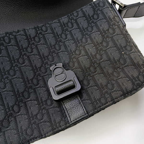 Saddle Small Oblique Canvas Black