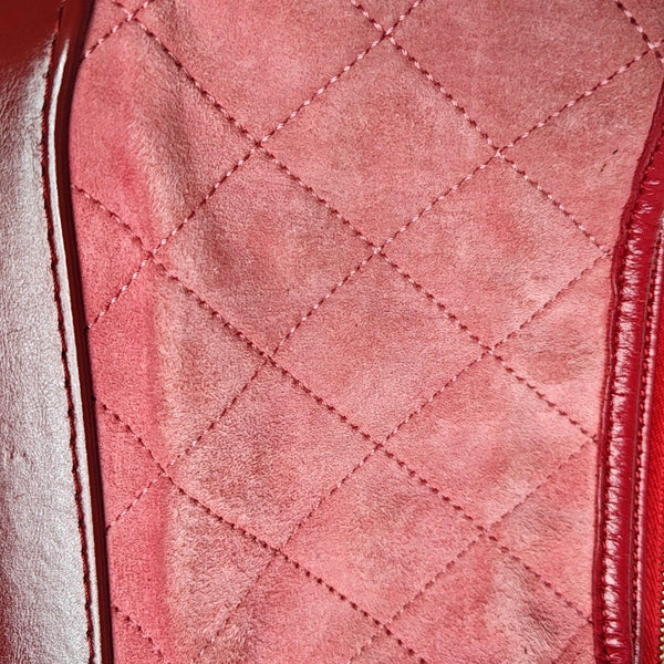 Authenticated pre-owned GABRIELLE Small Quilted Suede Red - Shoulder Bag at Looply