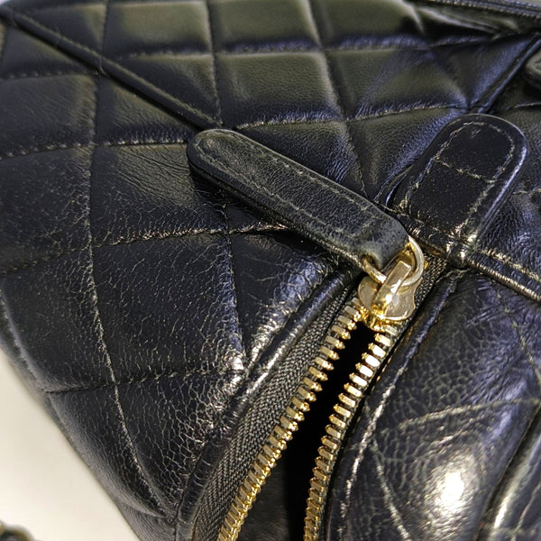 Authenticated pre-owned VANITY CASE Quilted Lambskin Black - Shoulder Bag at Looply