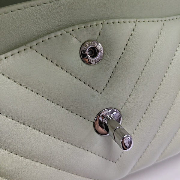 CLASSIC FLAP Small Chevron Calfskin Green