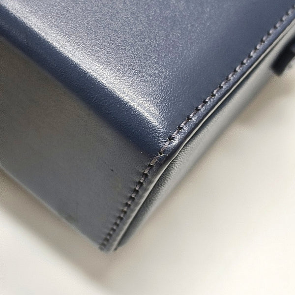 Authenticated pre-owned 30 Montaigne Calfskin Blue - Shoulder Bag at Looply