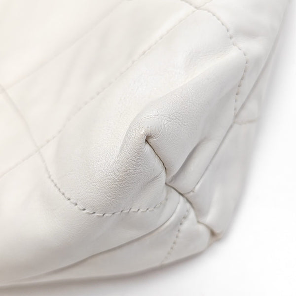 CHANEL 22 Medium Quilted Calfskin White