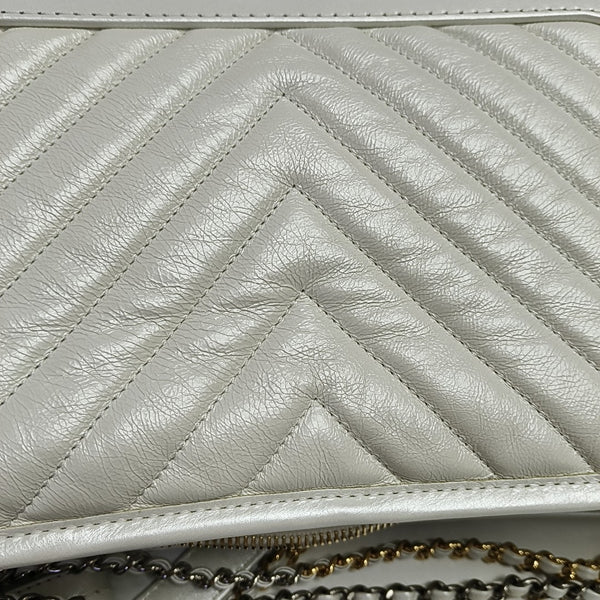 Authenticated pre-owned GABRIELLE Medium Chevron, Quilted Calfskin White - Shoulder Bag at Looply