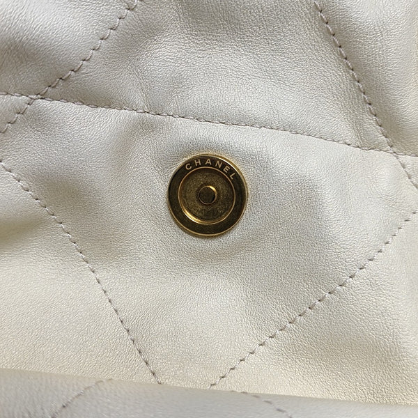 CHANEL 22 Medium Quilted Calfskin White