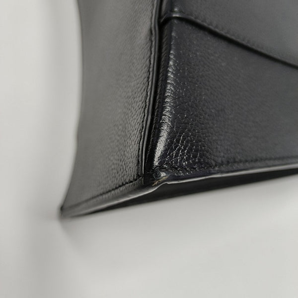 Bolso tote Hourglass East West pequeño de piel de becerro negra