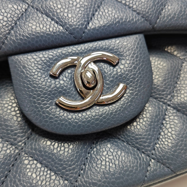 CLASSIC FLAP Jumbo Quilted Grained Calfskin Blue