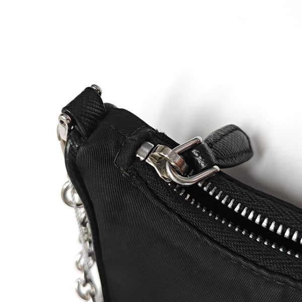Authenticated pre-owned Re-Edition2005 Nylon Black - Shoulder Bag at Looply